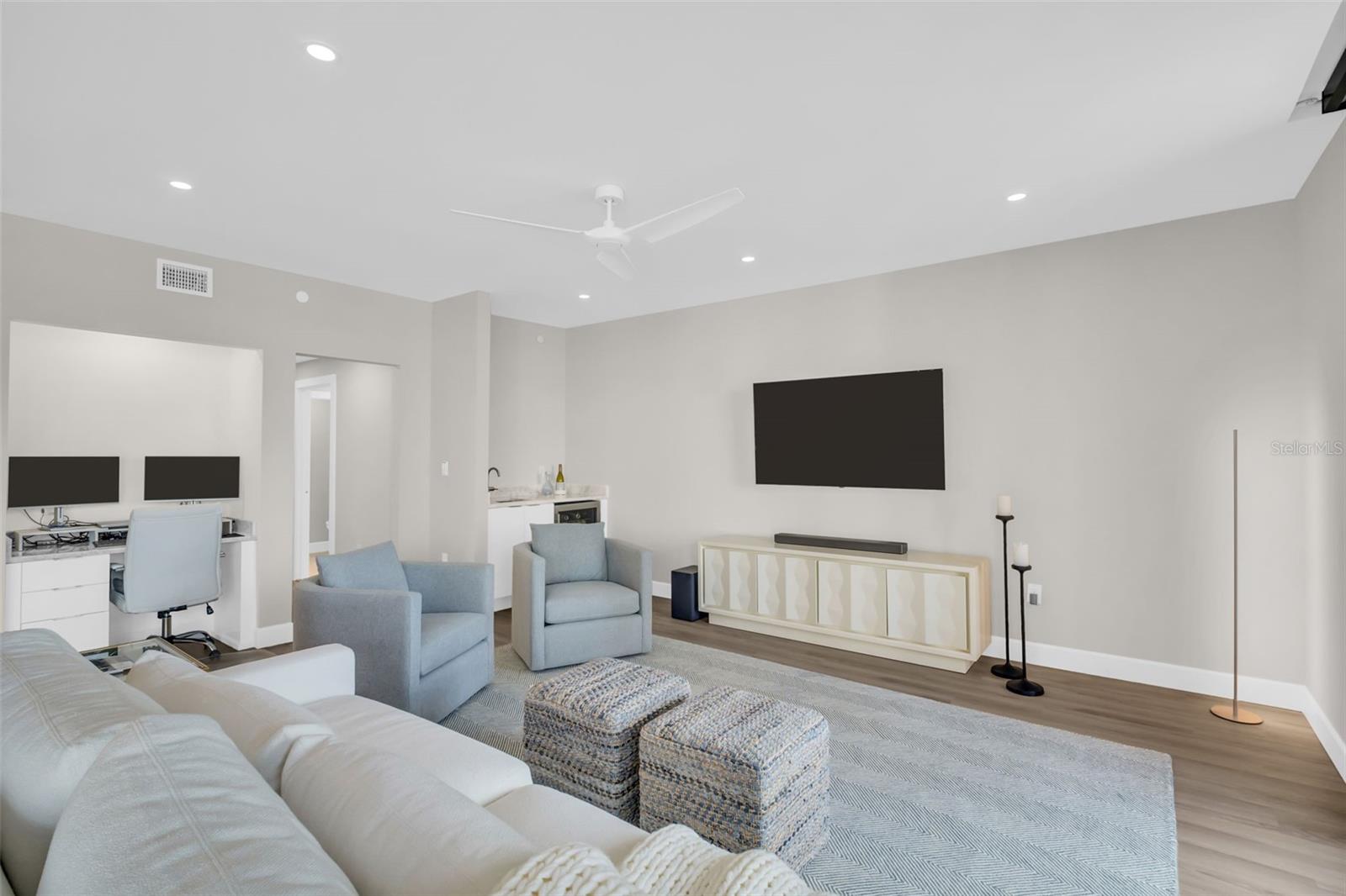 Image 17 of 69 For 1 Beach Drive Se 1210