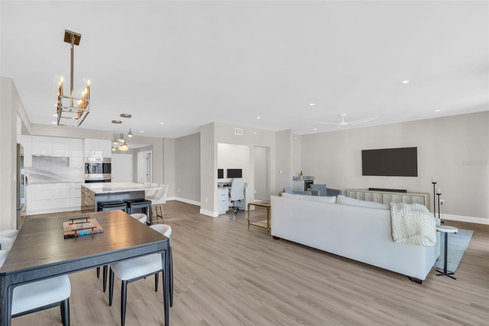 Image 18 of 69 For 1 Beach Drive Se 1210