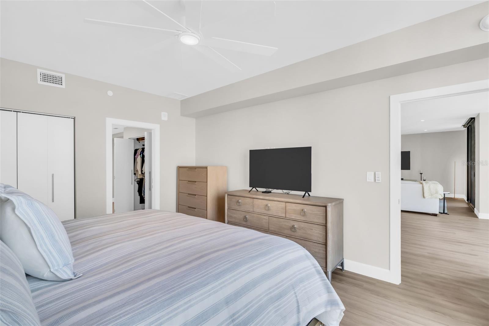 Image 22 of 69 For 1 Beach Drive Se 1210