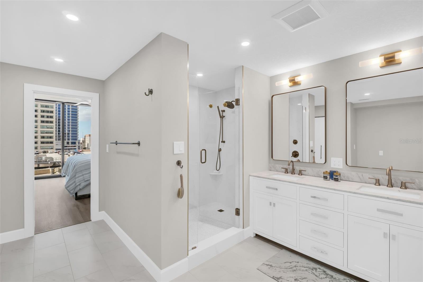 Image 25 of 69 For 1 Beach Drive Se 1210