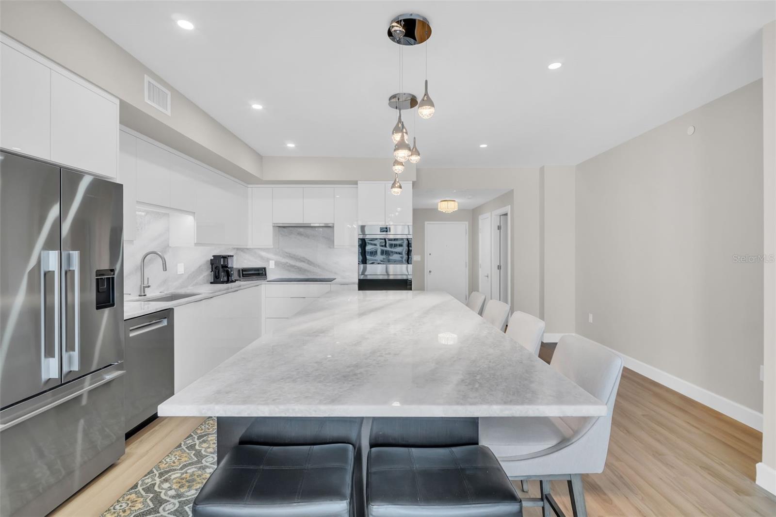 Image 3 of 69 For 1 Beach Drive Se 1210