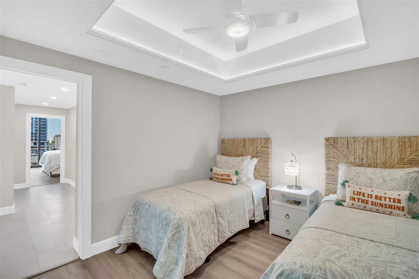 Image 31 of 69 For 1 Beach Drive Se 1210