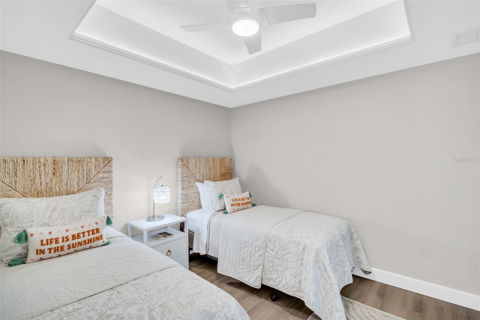 Image 32 of 69 For 1 Beach Drive Se 1210