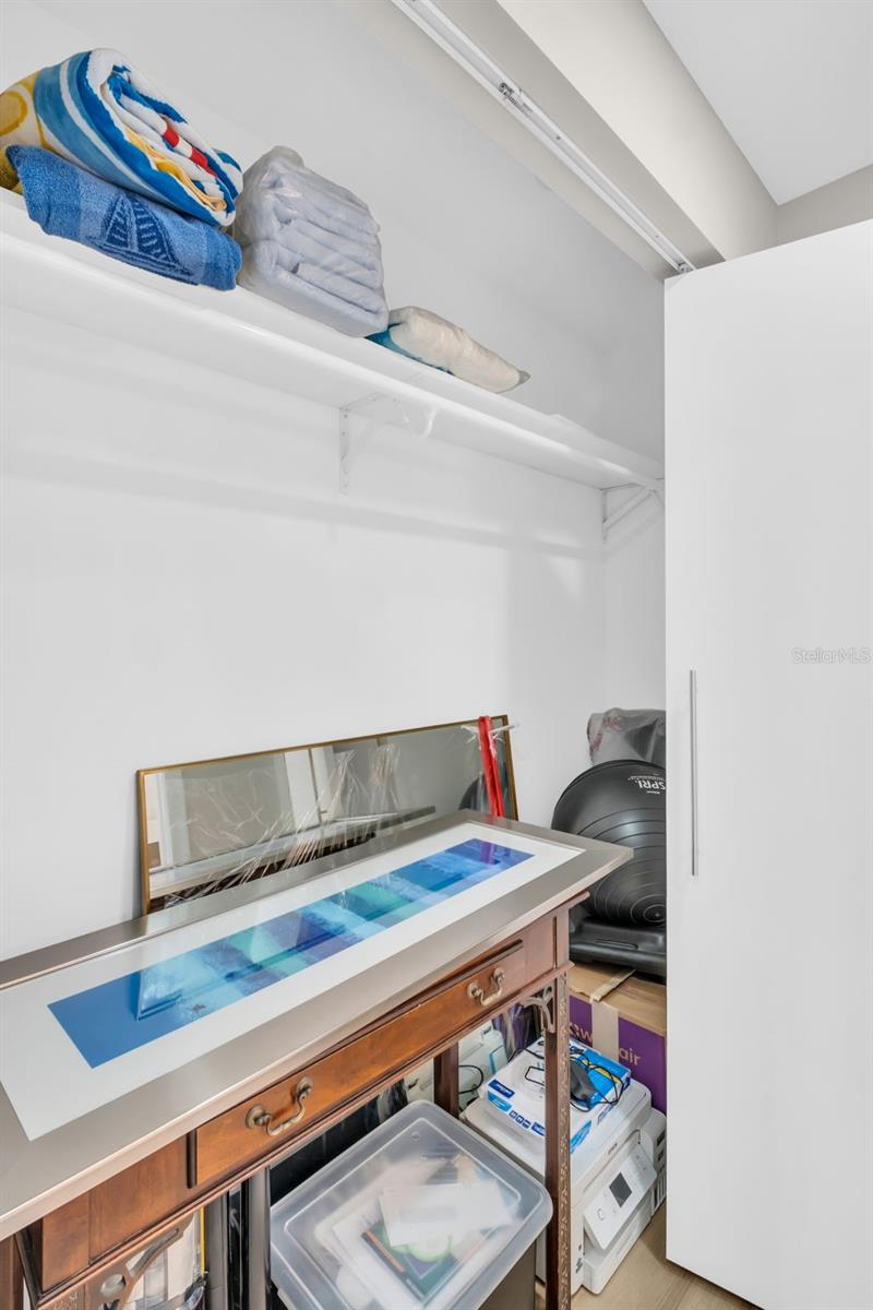 Image 34 of 69 For 1 Beach Drive Se 1210