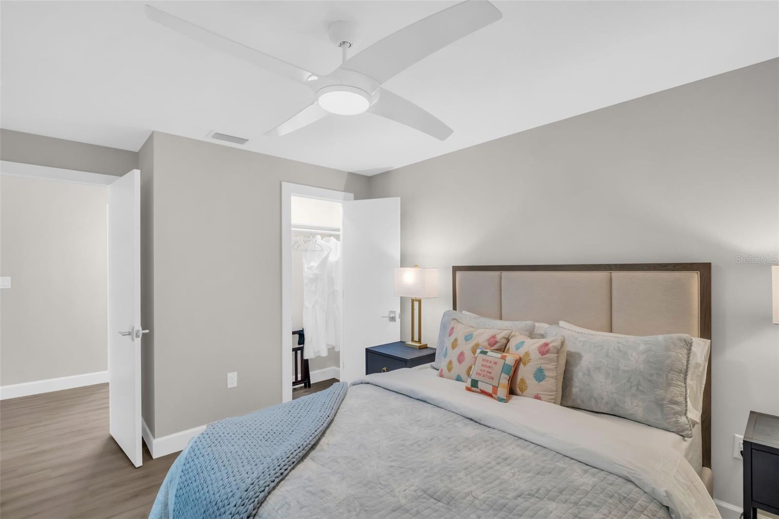 Image 36 of 69 For 1 Beach Drive Se 1210