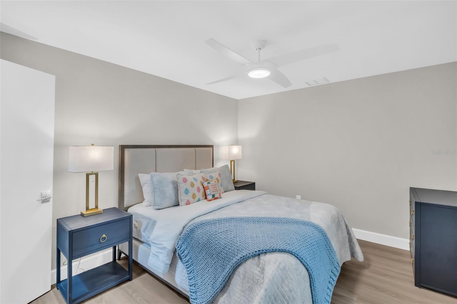 Image 37 of 69 For 1 Beach Drive Se 1210