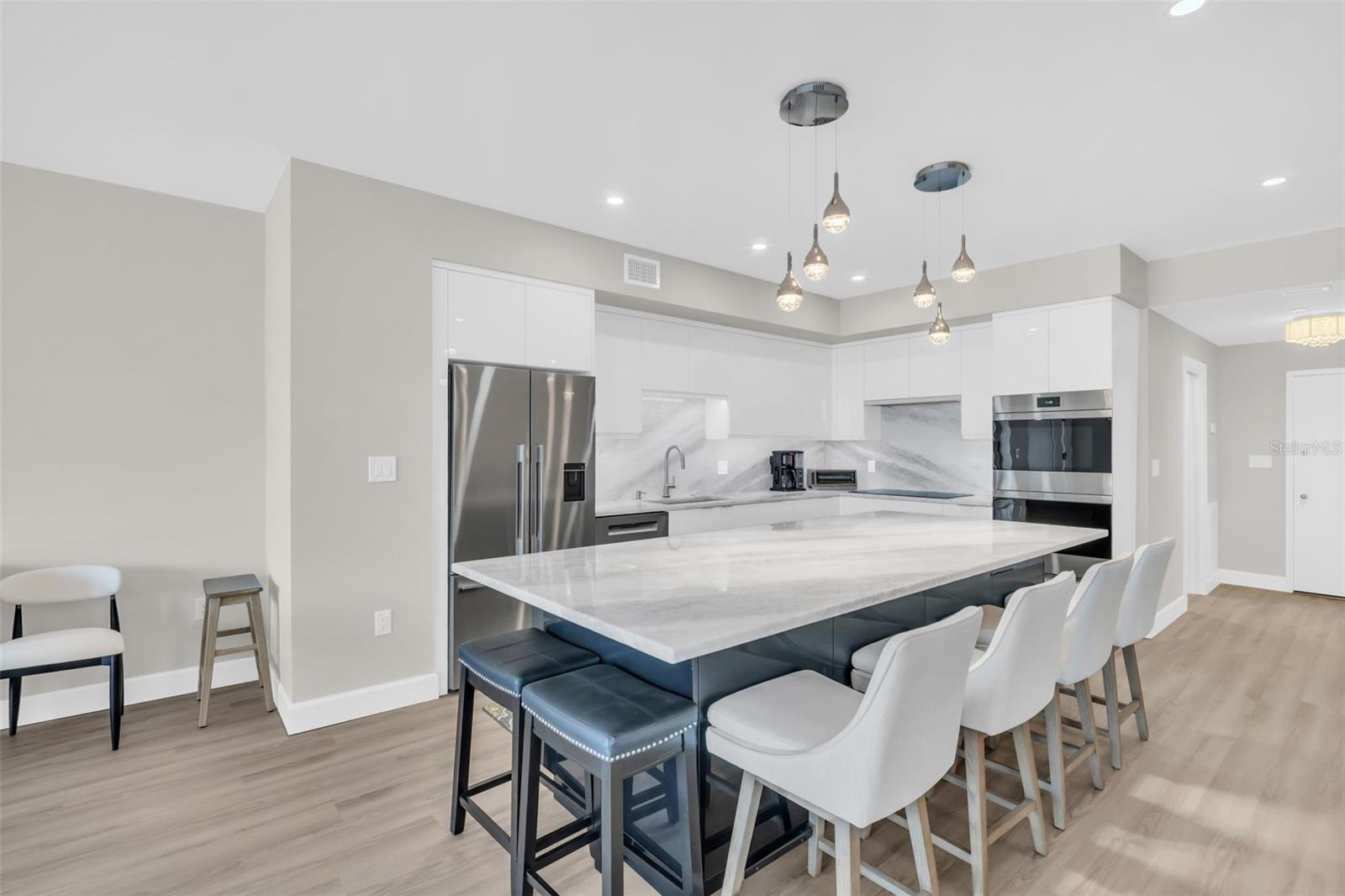 Image 4 of 69 For 1 Beach Drive Se 1210