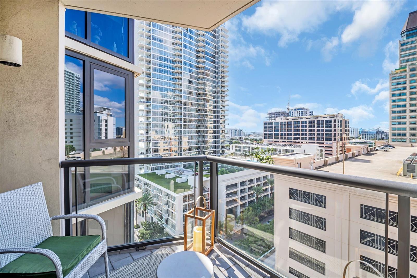 Image 41 of 69 For 1 Beach Drive Se 1210