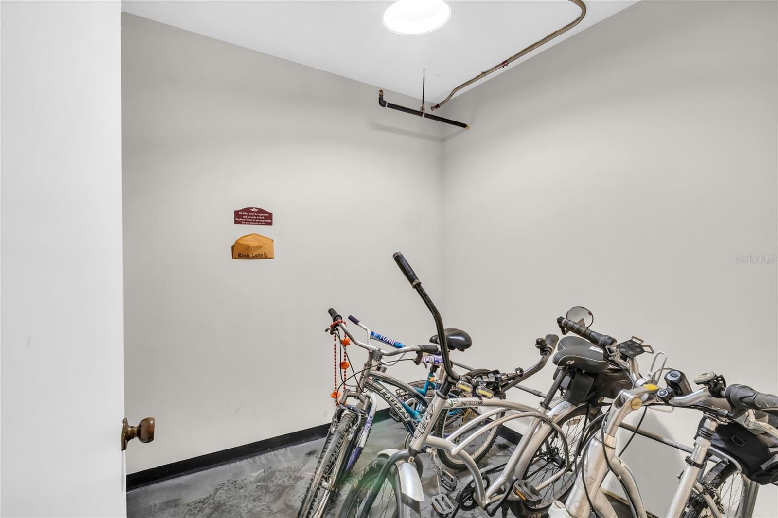 Image 43 of 69 For 1 Beach Drive Se 1210