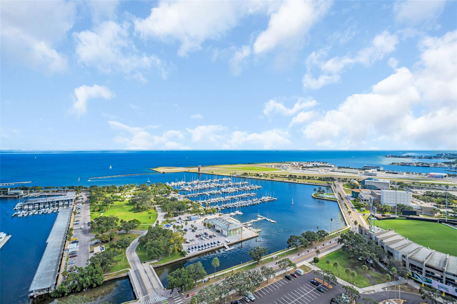 Image 49 of 69 For 1 Beach Drive Se 1210