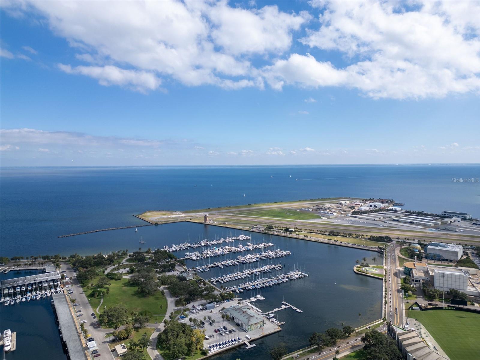 Image 50 of 69 For 1 Beach Drive Se 1210