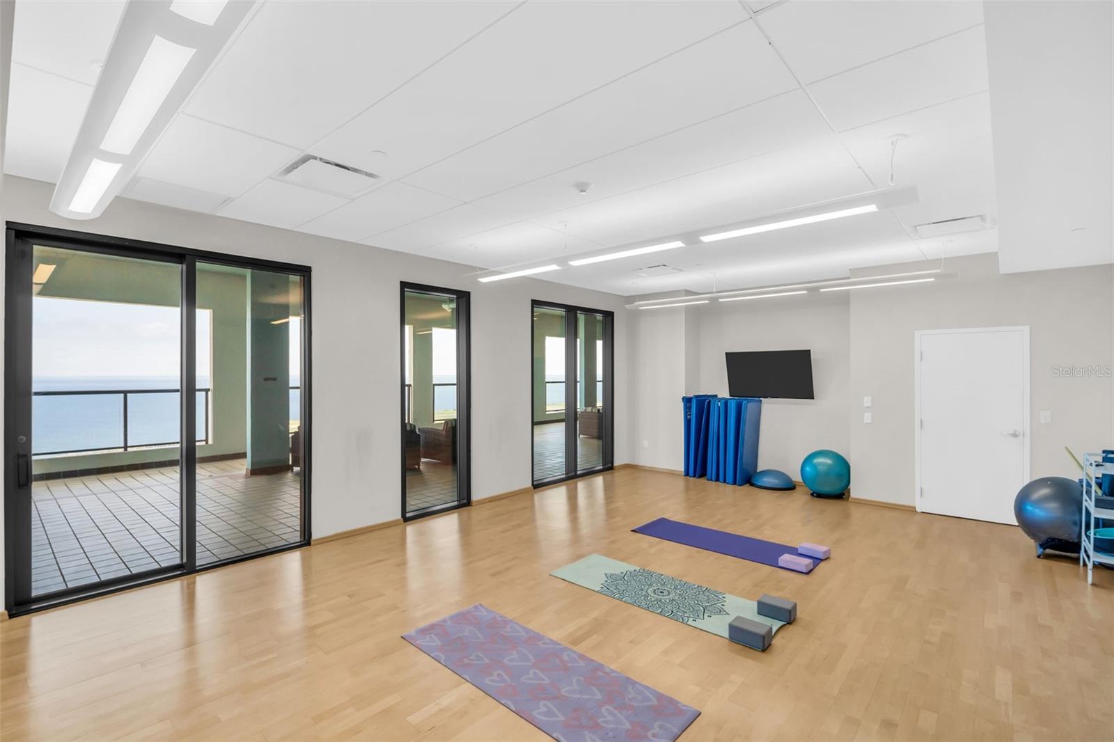 Image 61 of 69 For 1 Beach Drive Se 1210