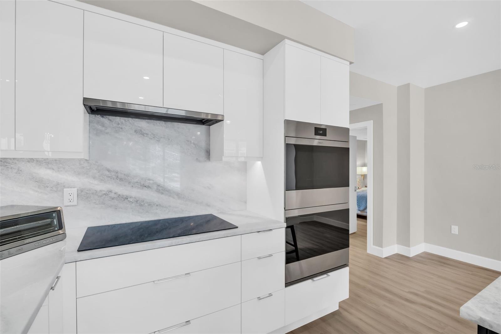 Image 8 of 69 For 1 Beach Drive Se 1210