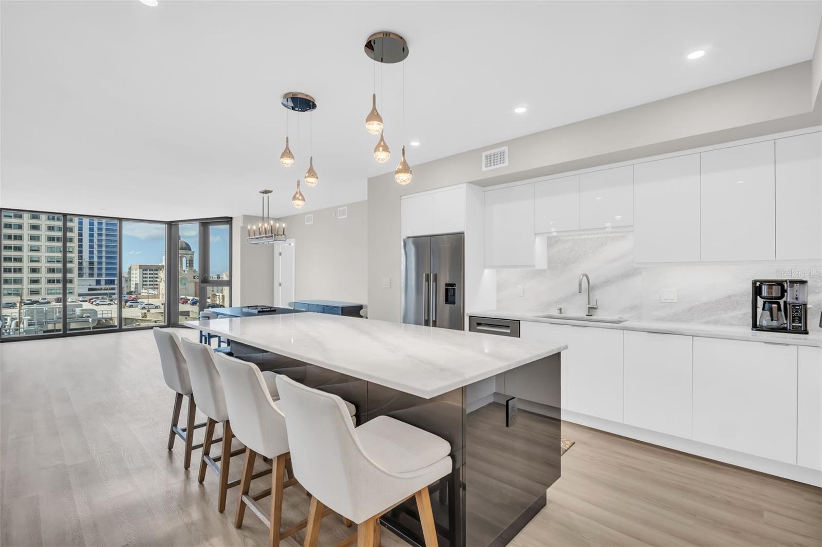 Image 9 of 69 For 1 Beach Drive Se 1210