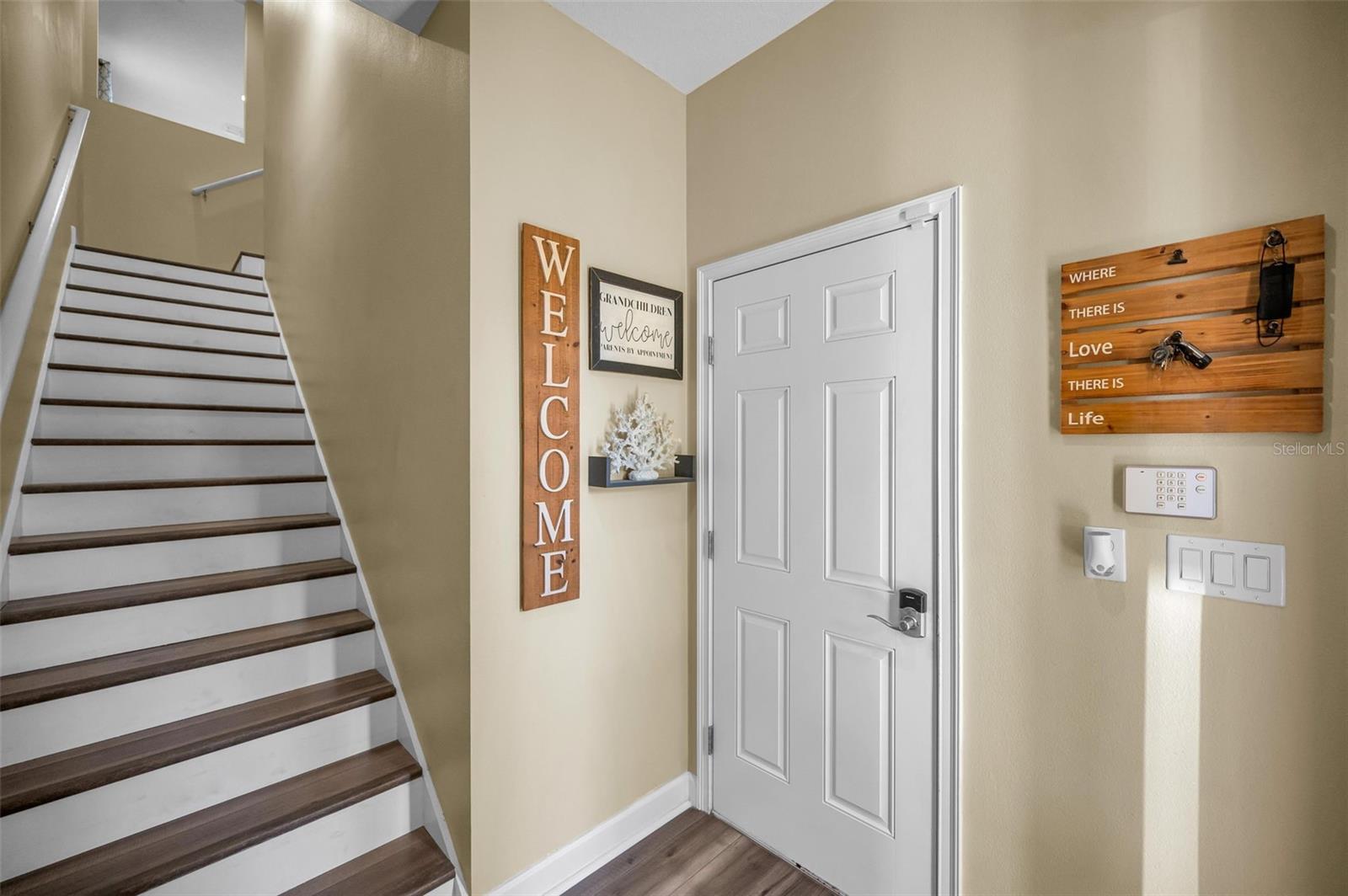 Image 5 of 51 For 842 Callista Cay Loop