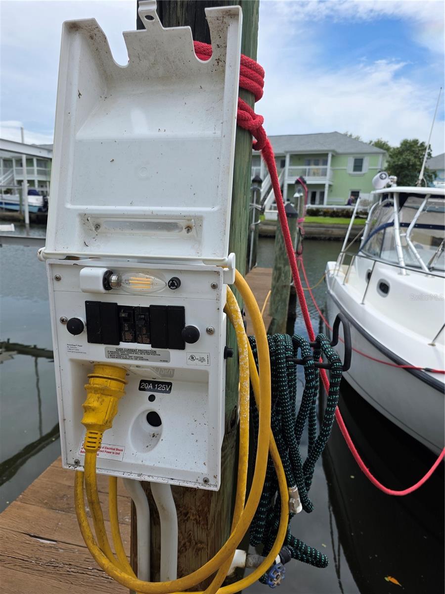 Listing photo id 2 for 5011 Starfish Drive Se 21ss