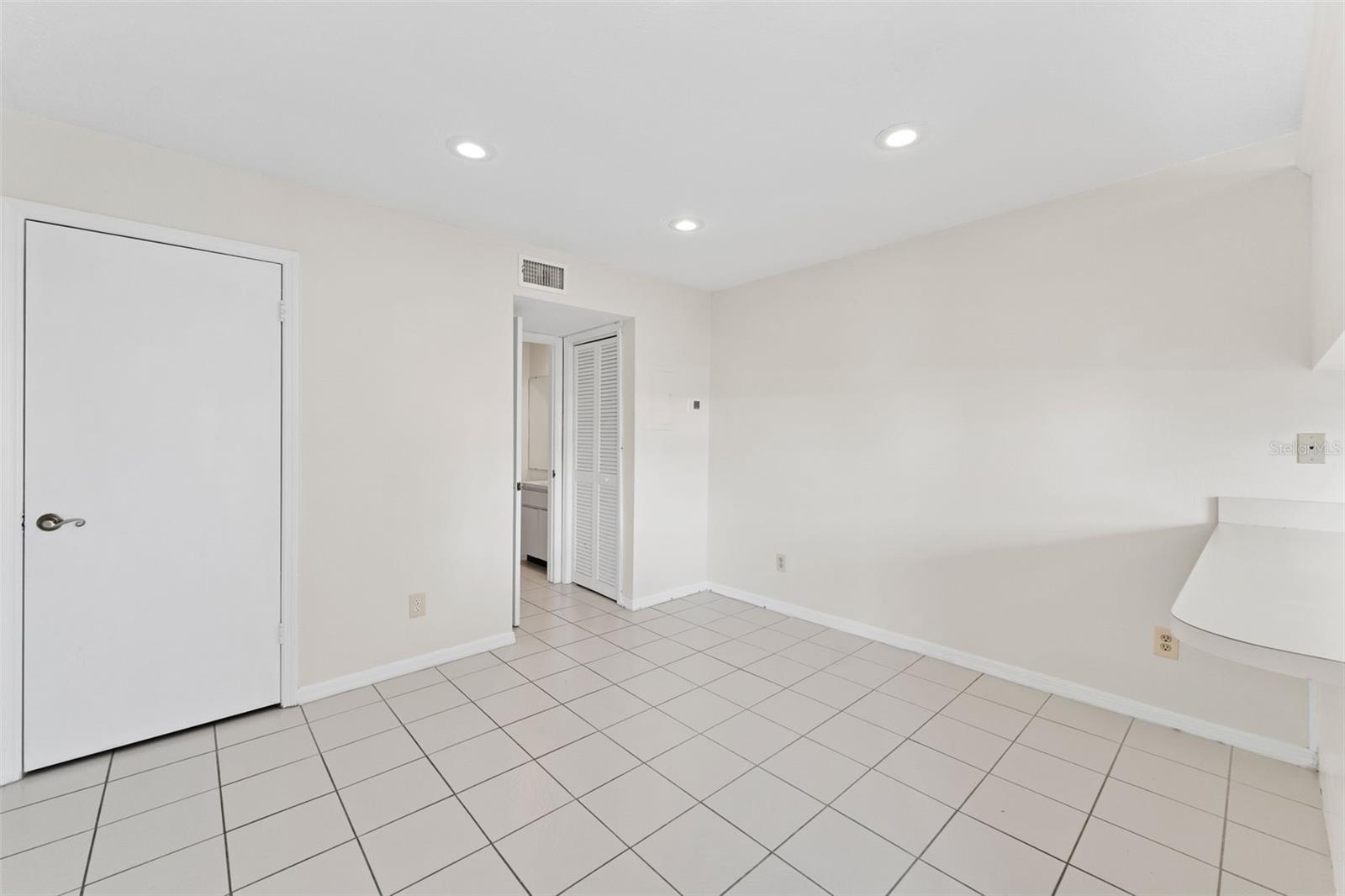 Image 15 of 35 For 15233 Pond Woods Drive 404