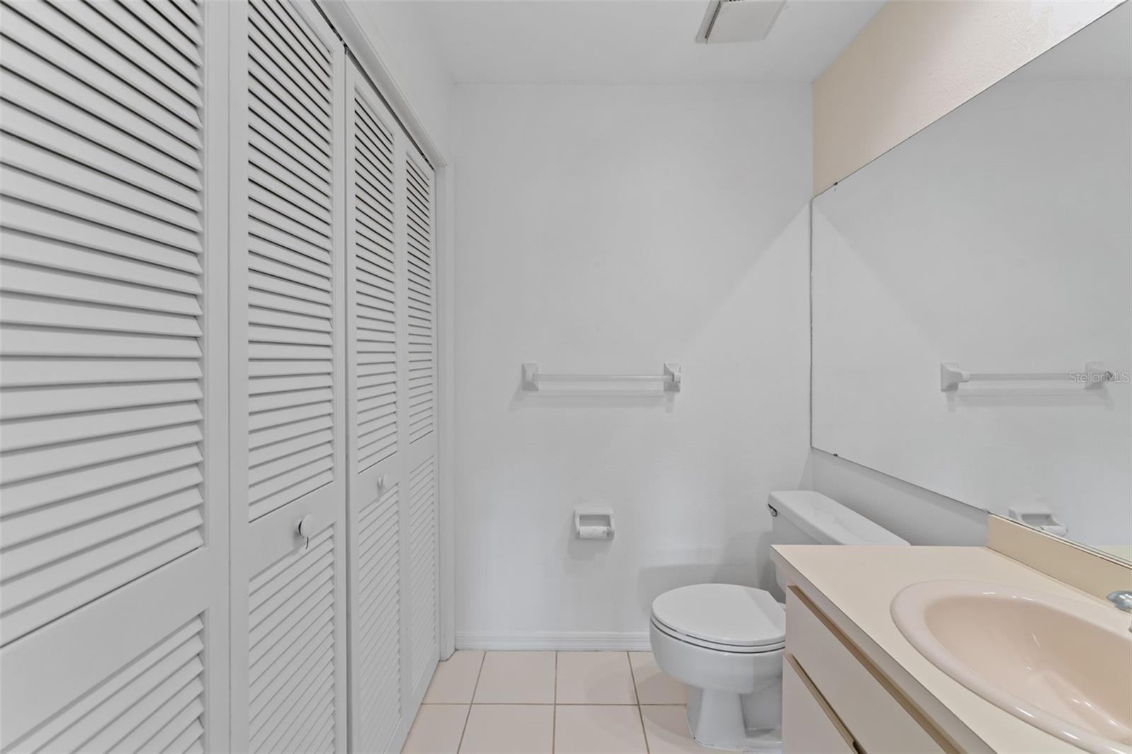 Image 17 of 35 For 15233 Pond Woods Drive 404