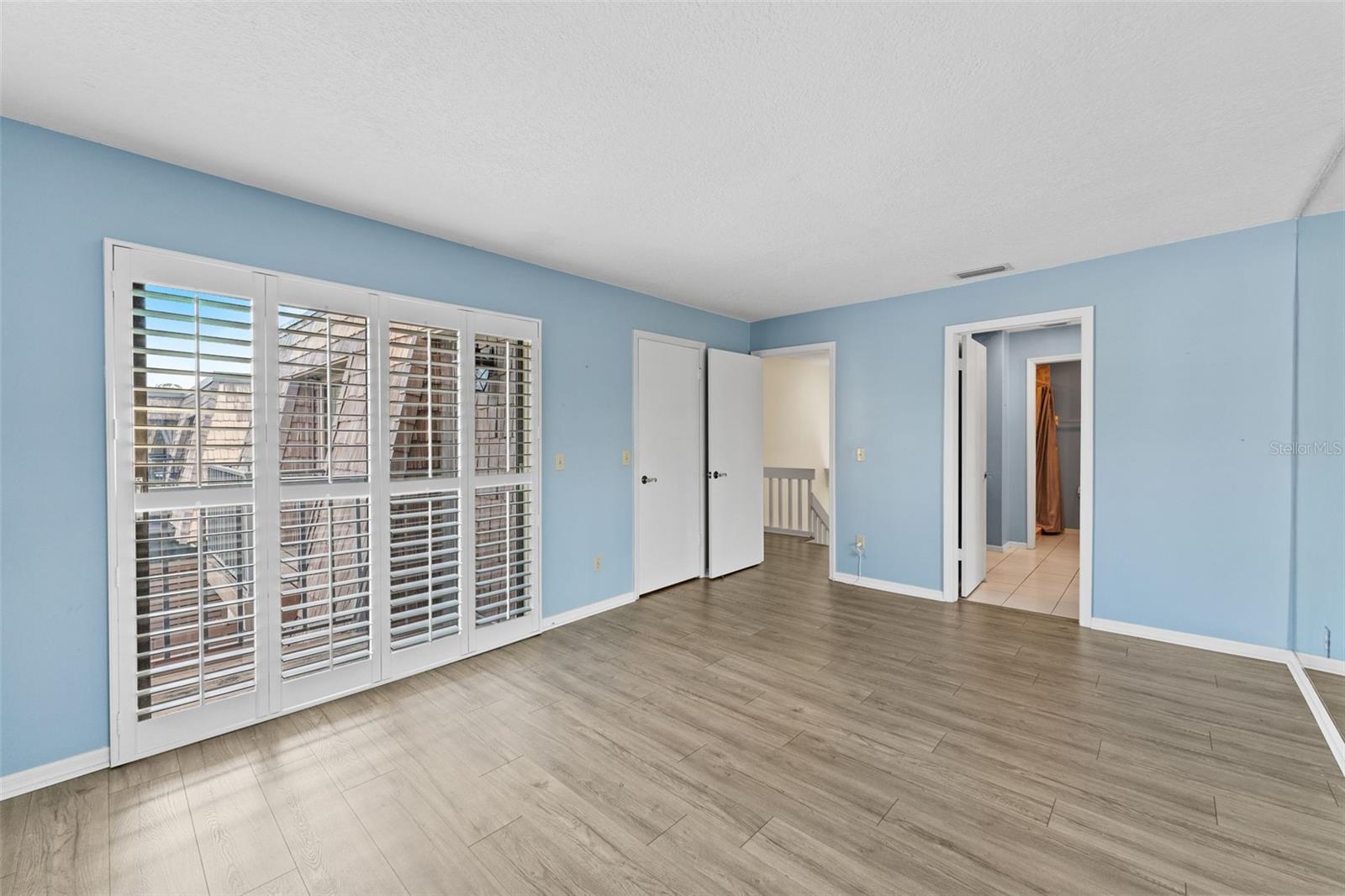 Image 19 of 35 For 15233 Pond Woods Drive 404