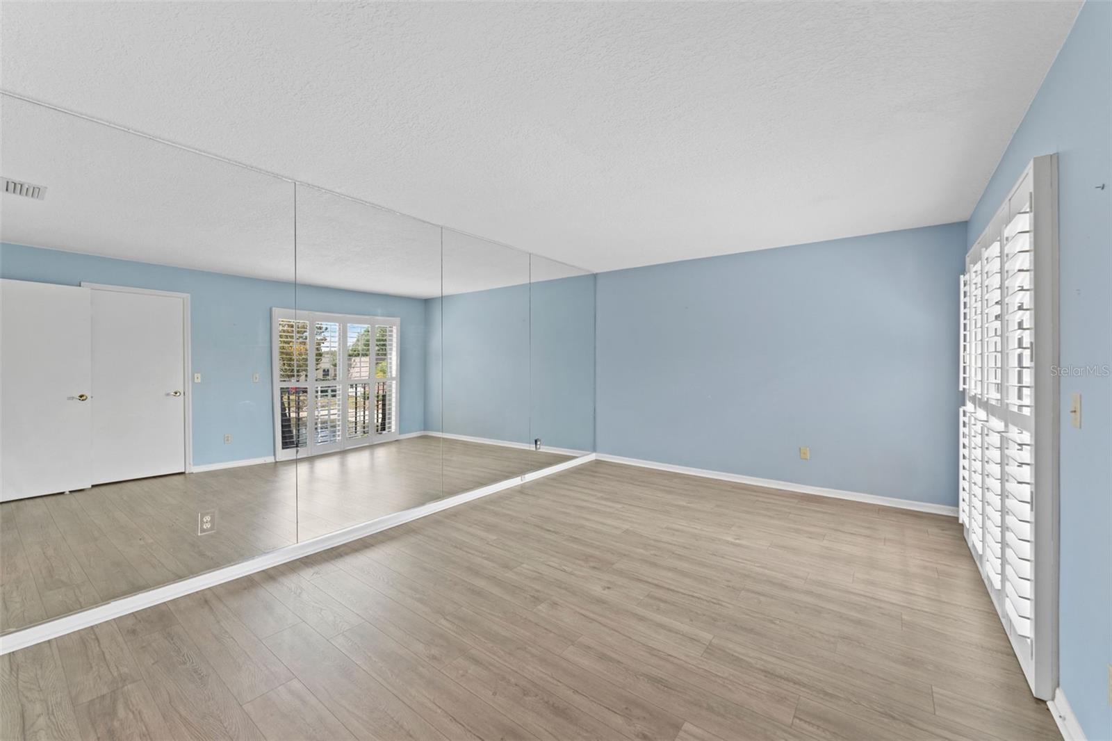 Image 20 of 35 For 15233 Pond Woods Drive 404