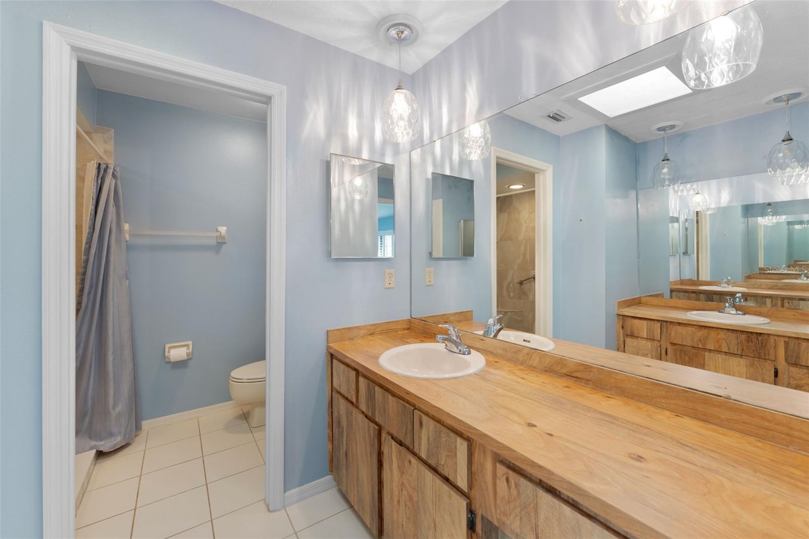 Image 22 of 35 For 15233 Pond Woods Drive 404