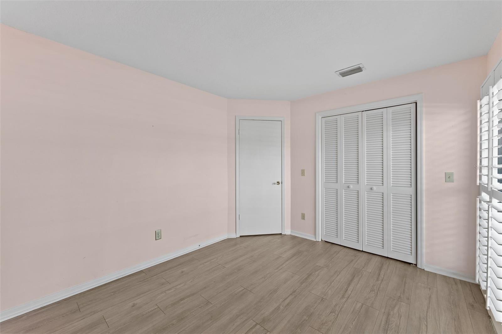 Image 24 of 35 For 15233 Pond Woods Drive 404