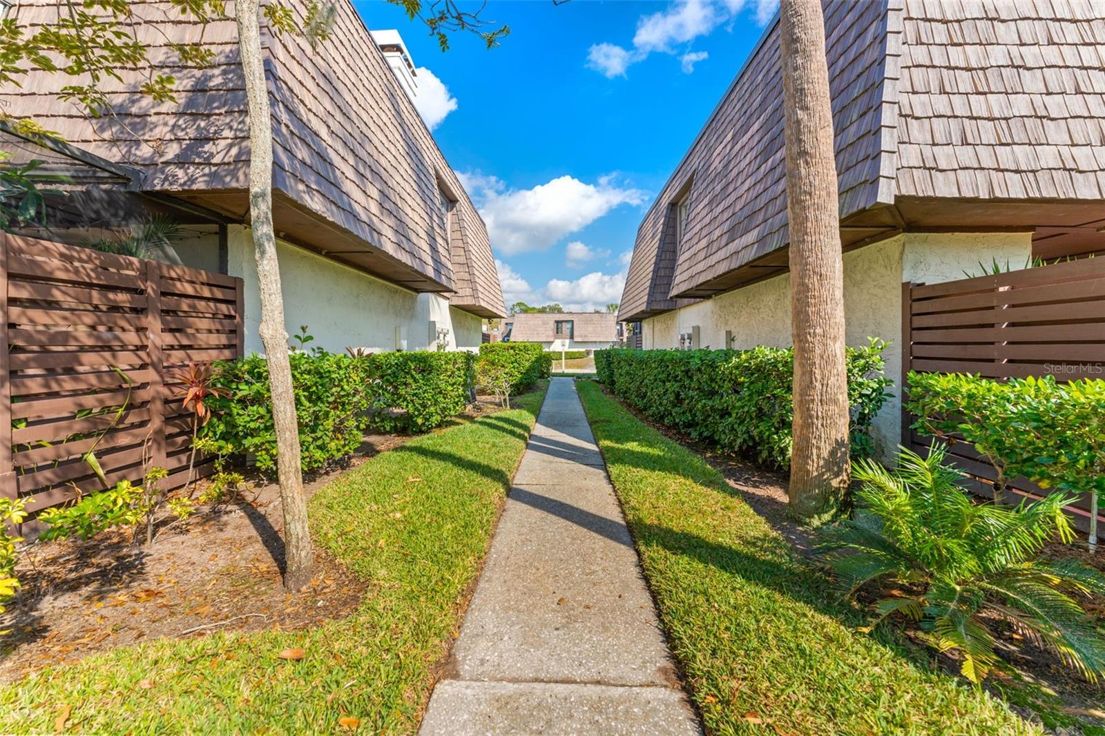 Image 3 of 35 For 15233 Pond Woods Drive 404