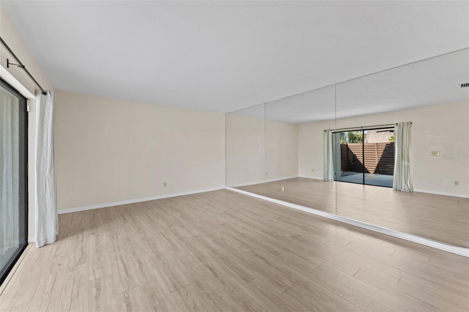 Image 8 of 35 For 15233 Pond Woods Drive 404