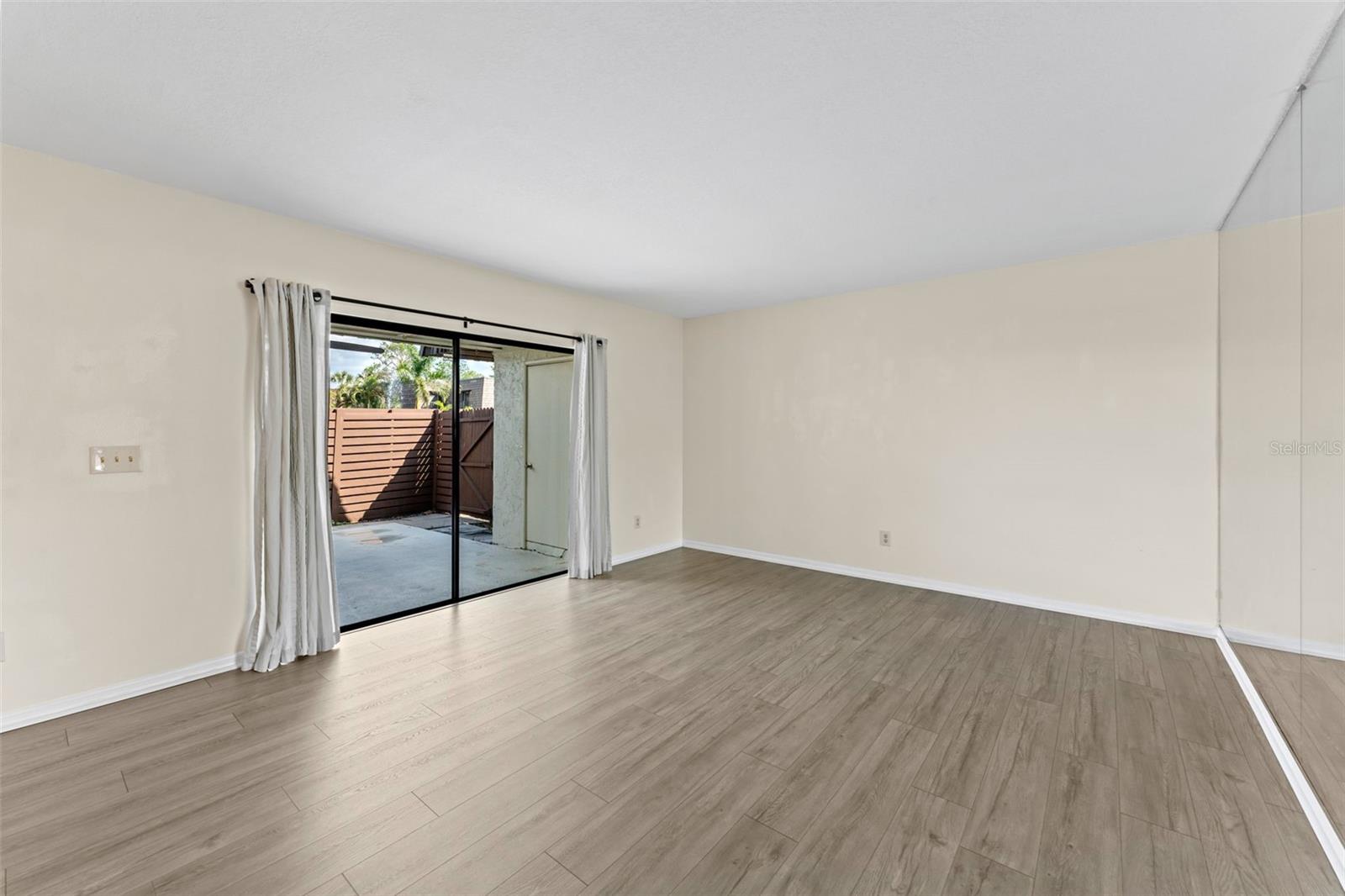 Image 9 of 35 For 15233 Pond Woods Drive 404