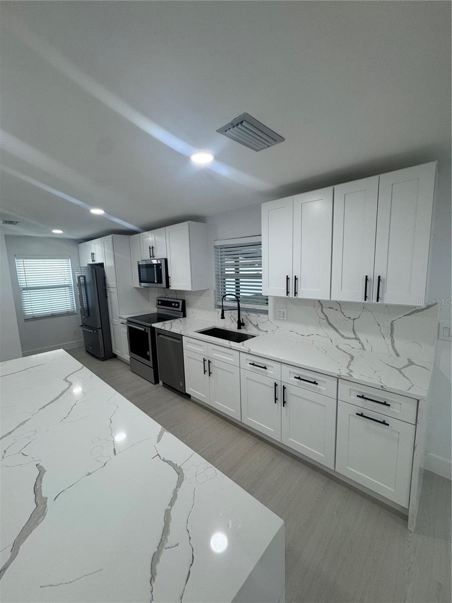 Image 4 of 48 For 2217 Palmetto Street