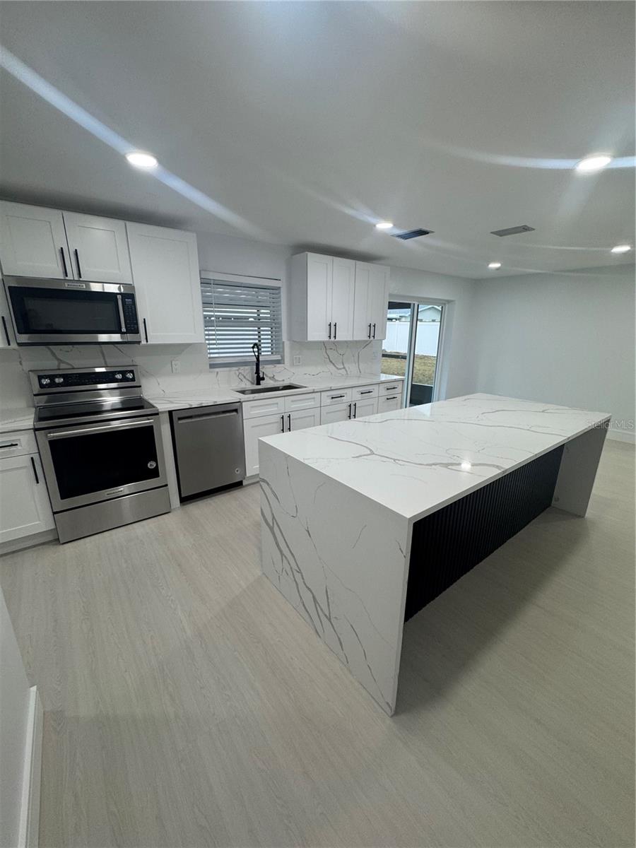 Image 5 of 48 For 2217 Palmetto Street