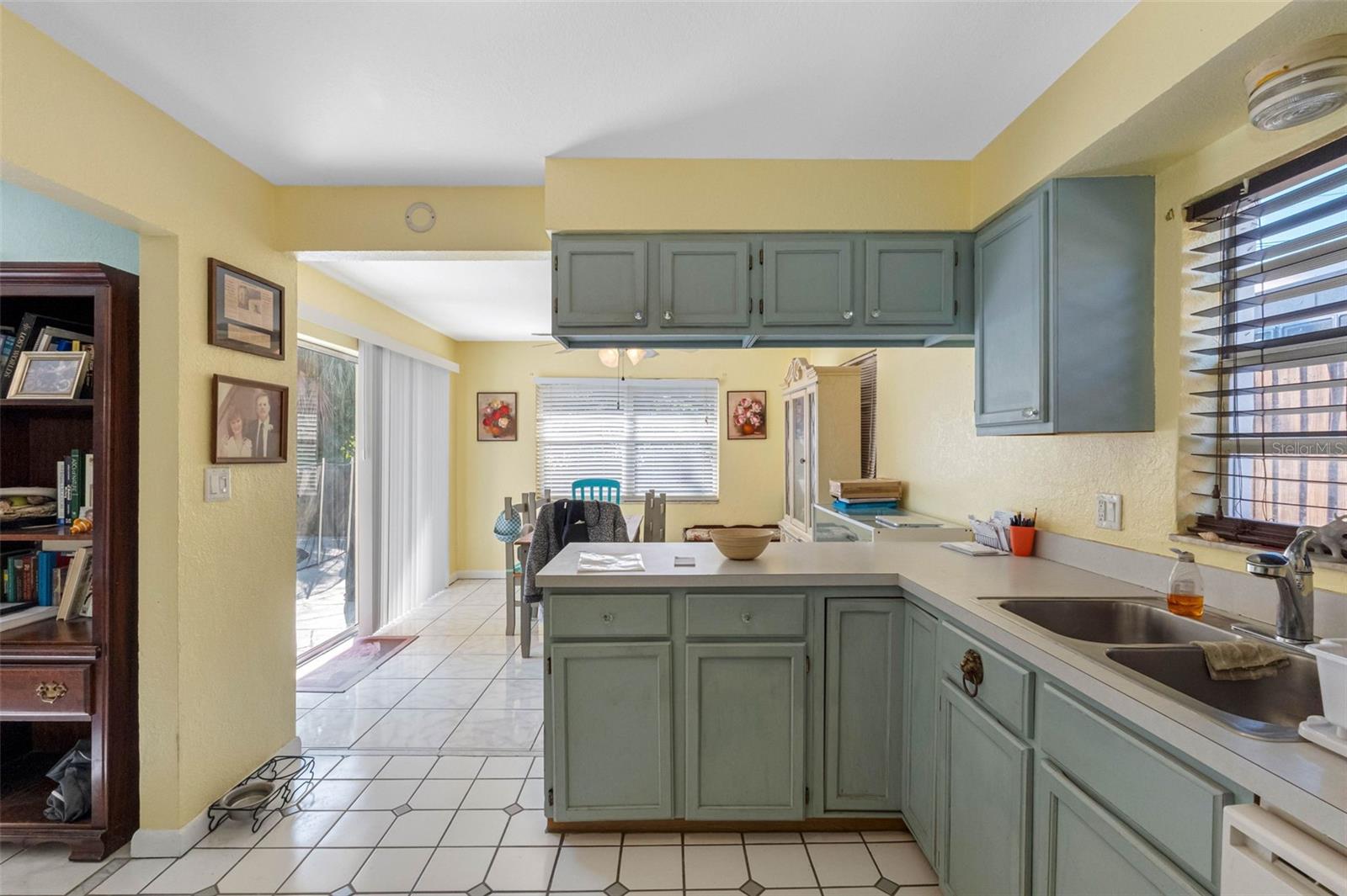 Image 19 of 37 For 3072 Rosemary Drive