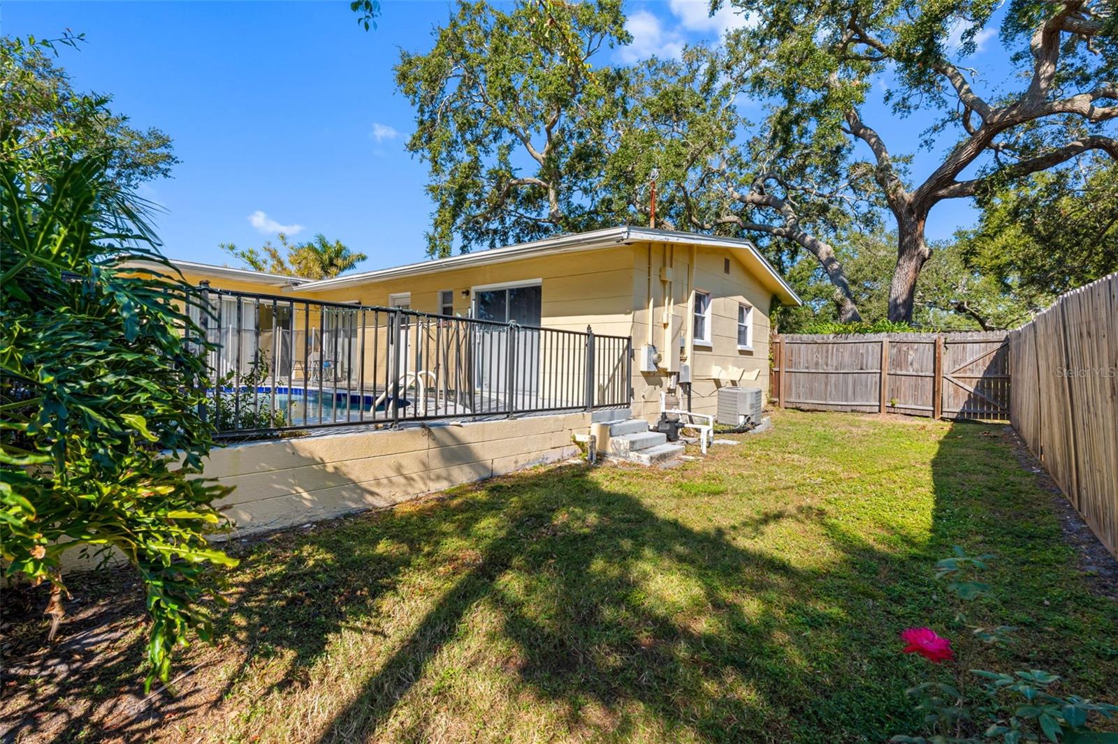 Image 27 of 37 For 3072 Rosemary Drive