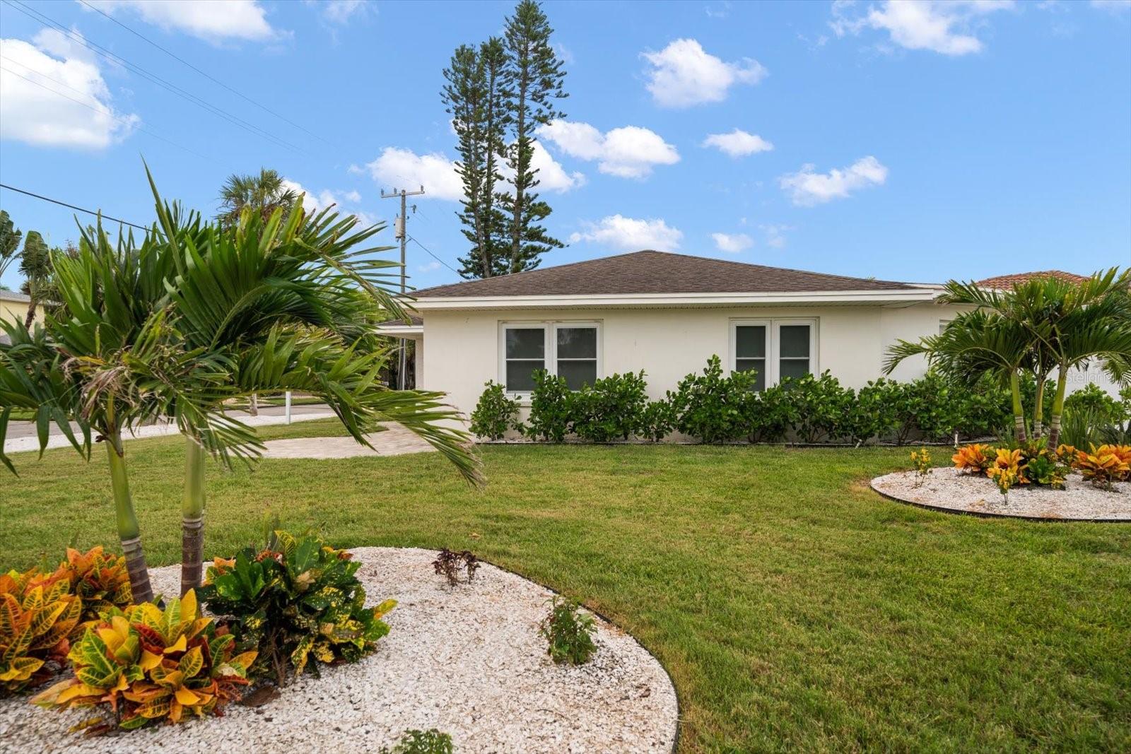 Image 11 of 42 For 1018 Bay Esplanade