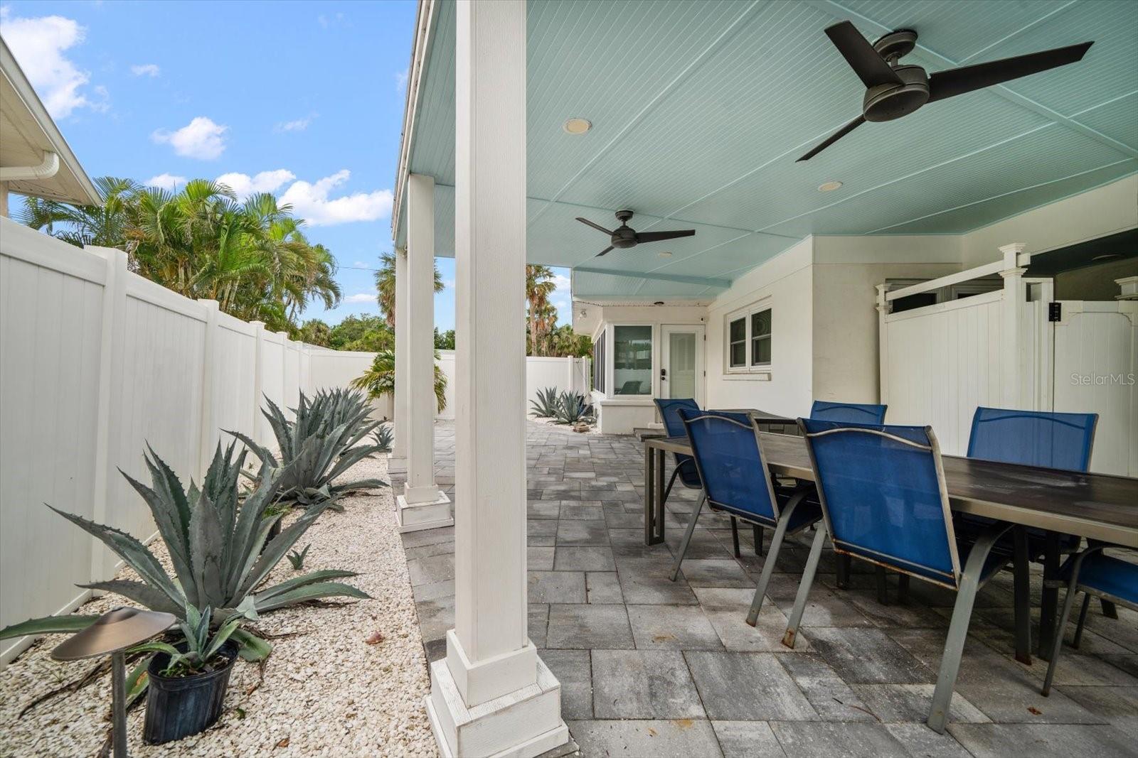 Image 14 of 42 For 1018 Bay Esplanade