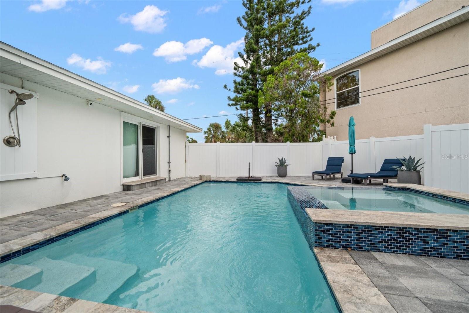 Image 18 of 42 For 1018 Bay Esplanade