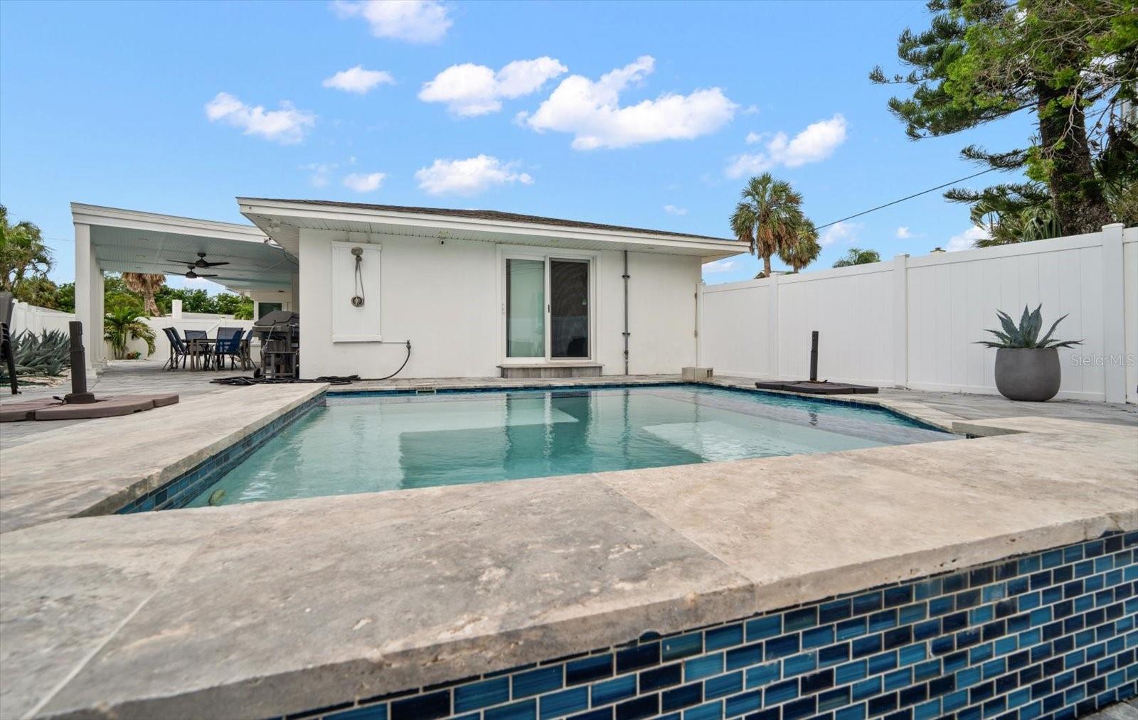 Image 19 of 42 For 1018 Bay Esplanade