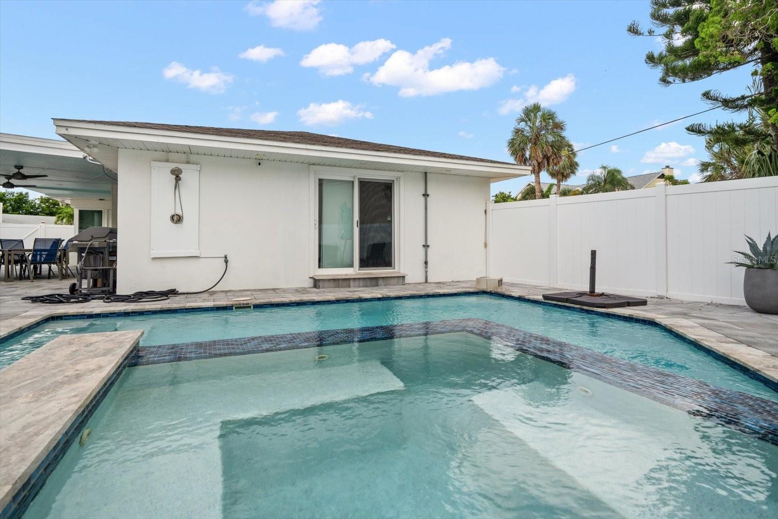 Image 20 of 42 For 1018 Bay Esplanade