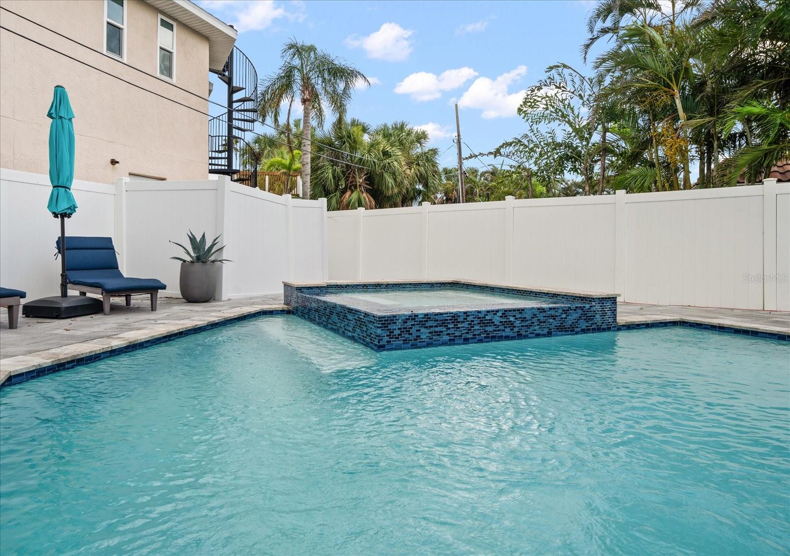 Image 21 of 42 For 1018 Bay Esplanade