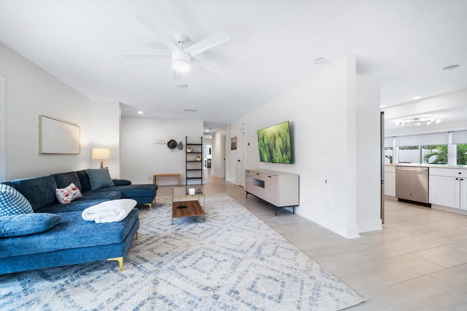 Image 24 of 42 For 1018 Bay Esplanade