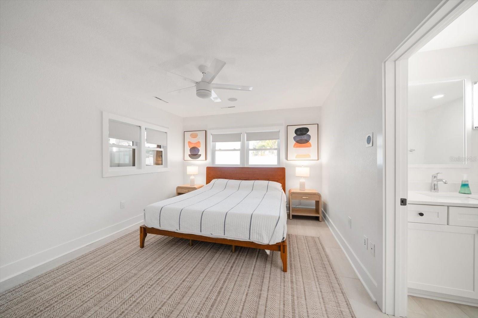 Image 33 of 42 For 1018 Bay Esplanade