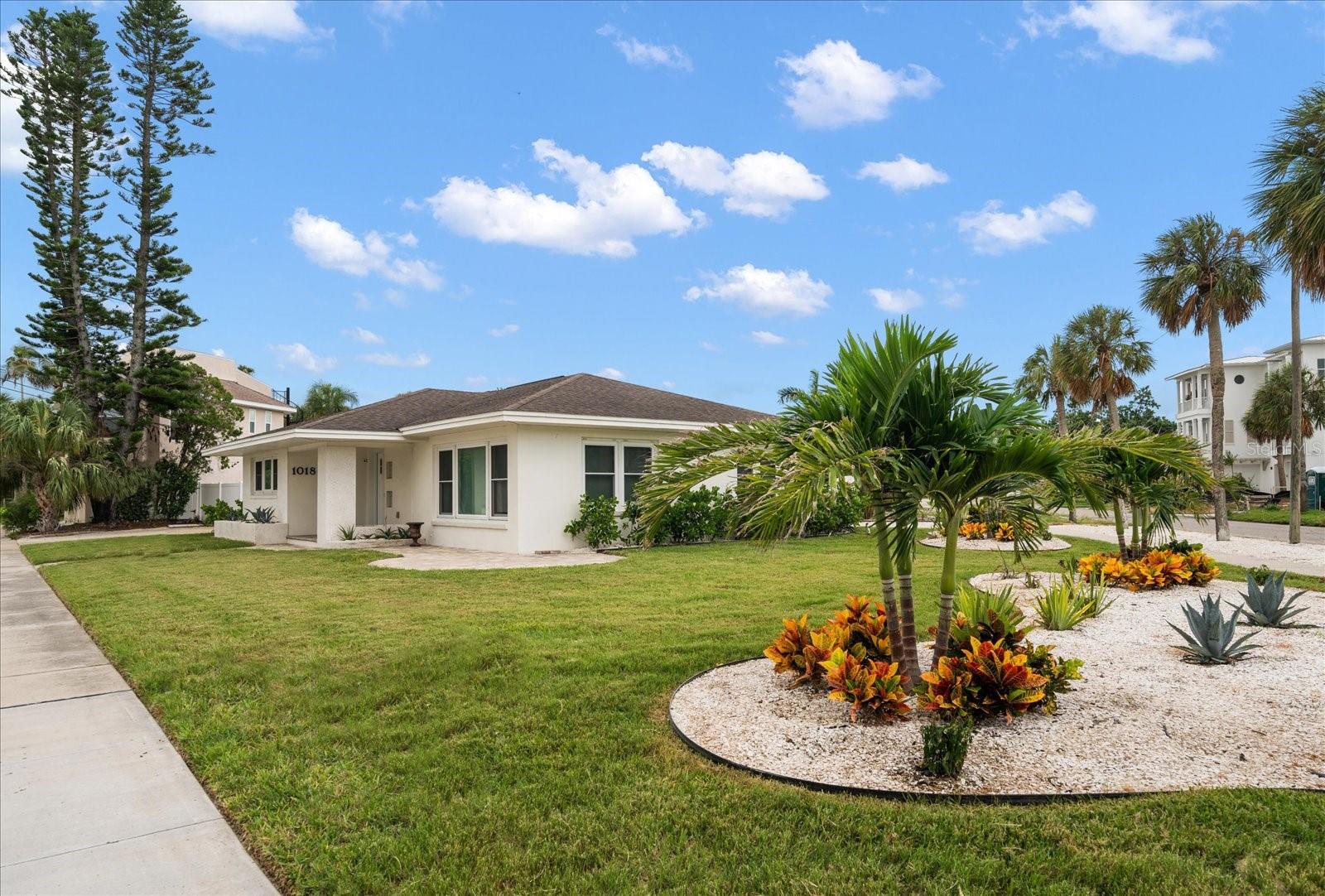 Image 5 of 42 For 1018 Bay Esplanade