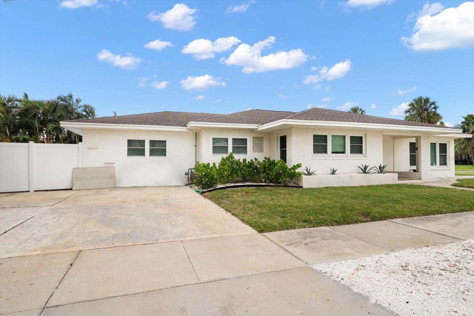 Image 6 of 42 For 1018 Bay Esplanade