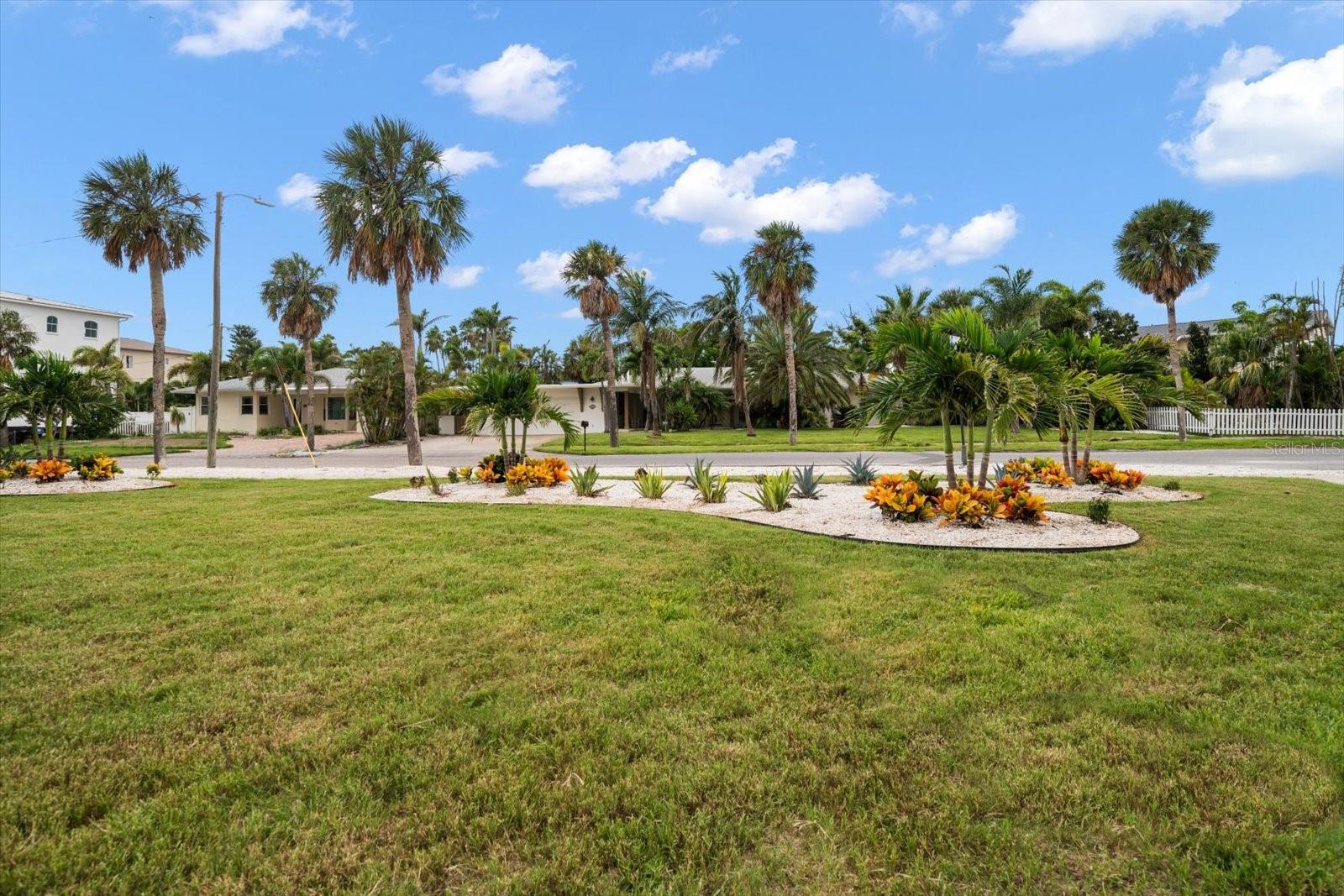 Image 8 of 42 For 1018 Bay Esplanade