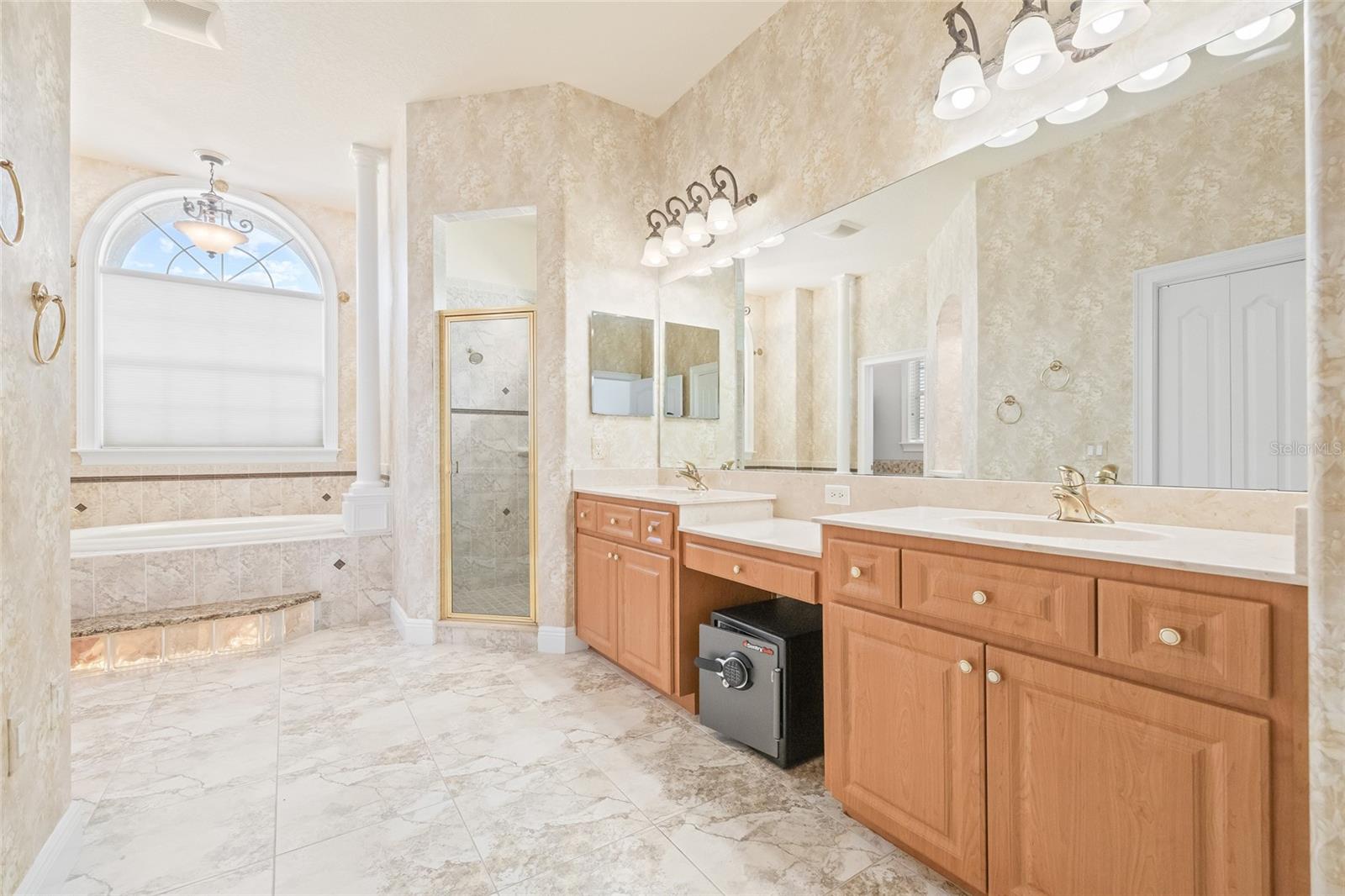 Image 30 of 74 For 11040 Fulton Avenue