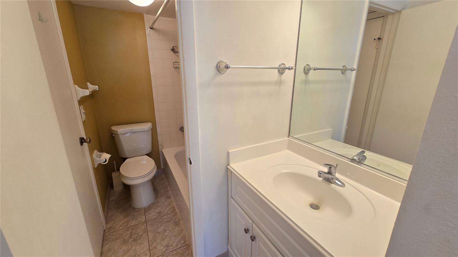 Image 14 of 32 For 11485 Oakhurst Road 1200-111