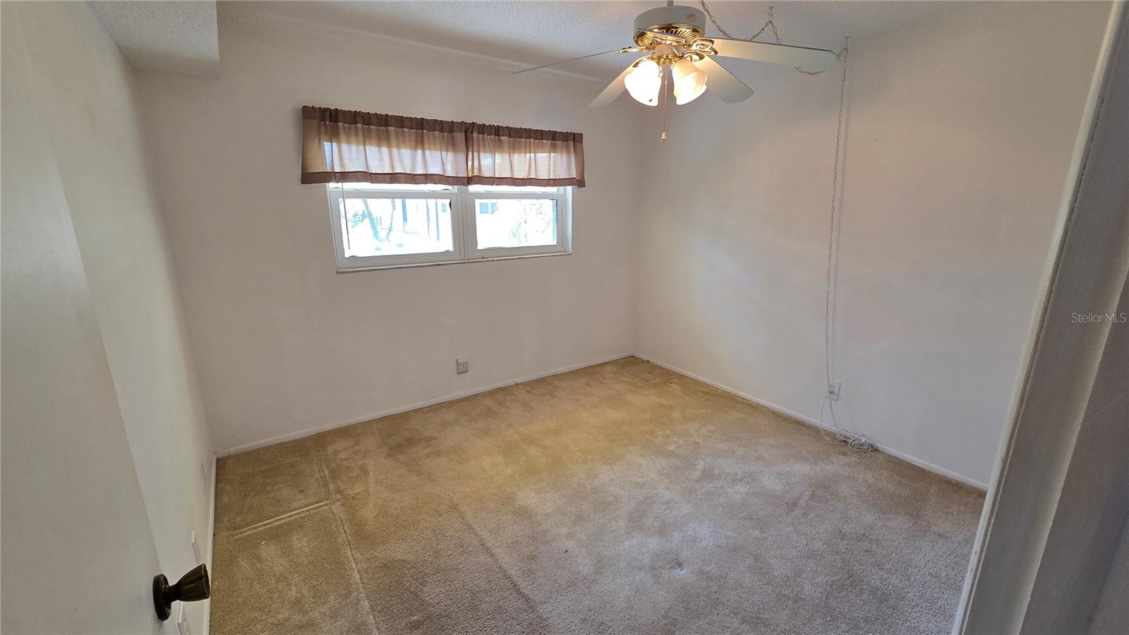 Image 17 of 32 For 11485 Oakhurst Road 1200-111