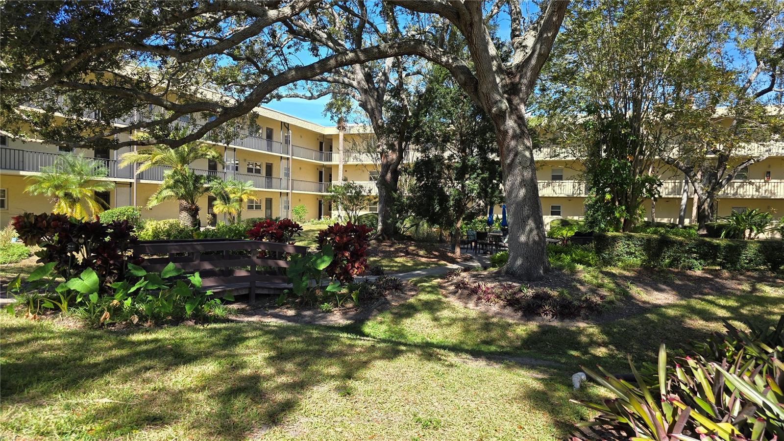 Image 20 of 32 For 11485 Oakhurst Road 1200-111