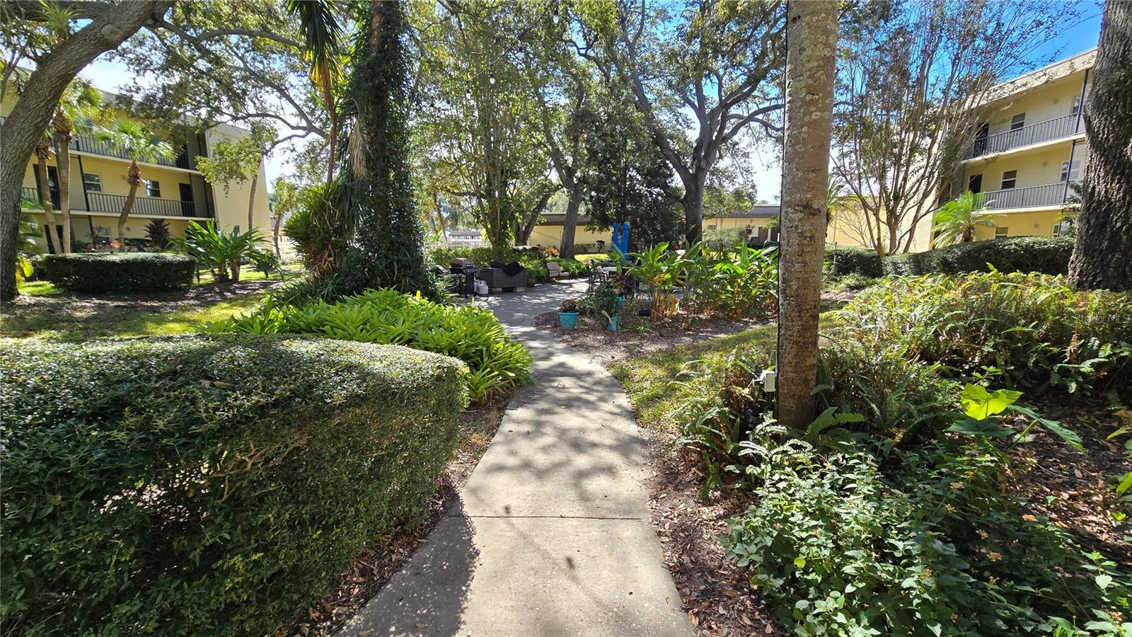 Image 22 of 32 For 11485 Oakhurst Road 1200-111