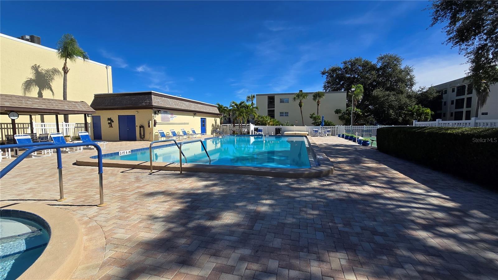 Image 25 of 32 For 11485 Oakhurst Road 1200-111